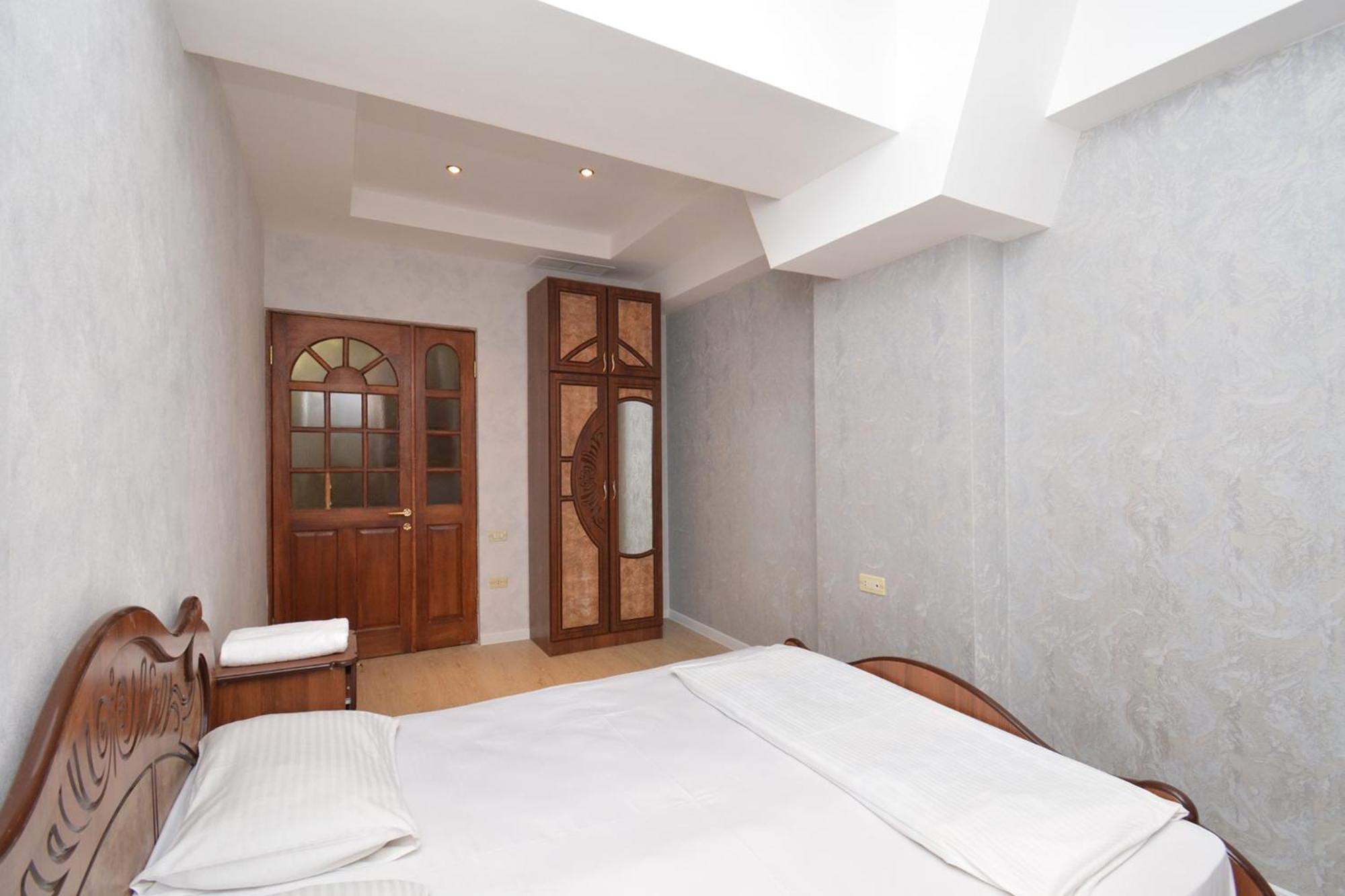 Apartment In Abovyan Street, Erévan Extérieur photo